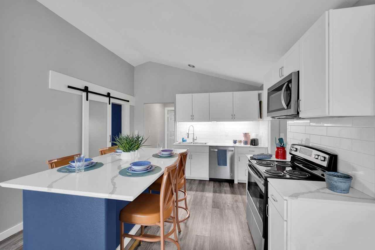 2261 Marlboro Drive - Photo 5 of 36