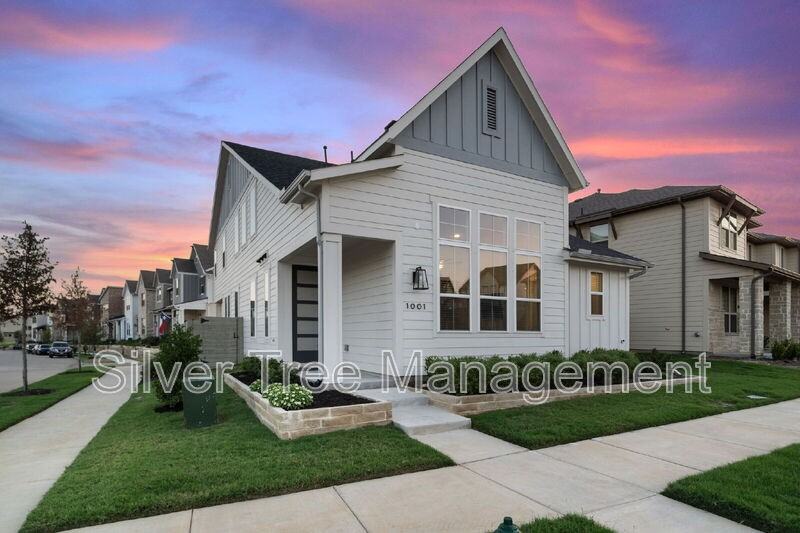 1001 14th St - Photo 2 of 32