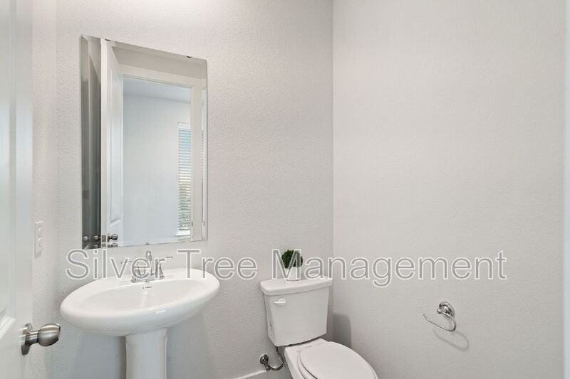 1001 14th St - Photo 6 of 32