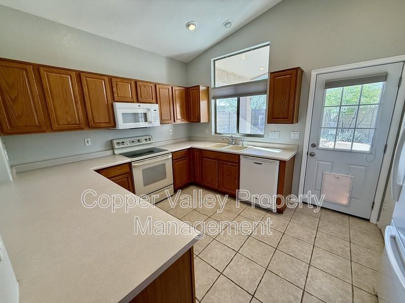 3553 W Morse Ct - Photo 2 of 16