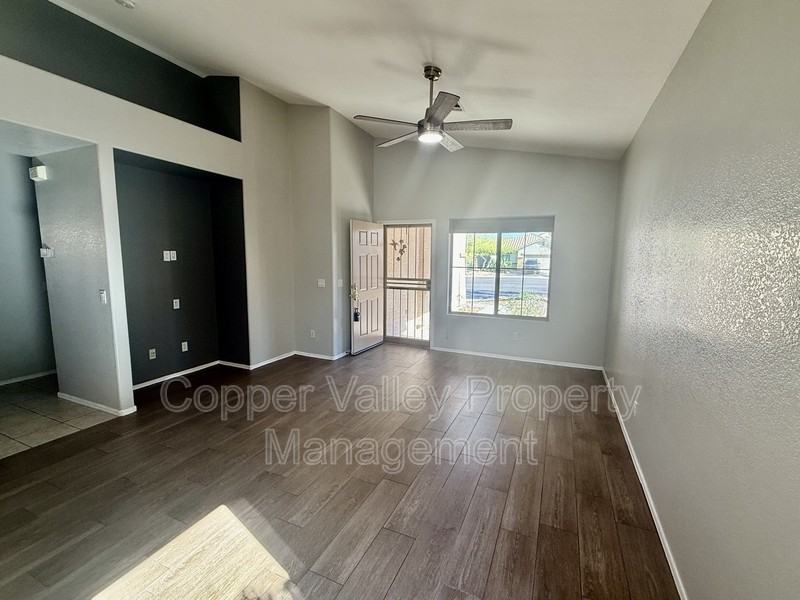 3553 W Morse Ct - Photo 4 of 16