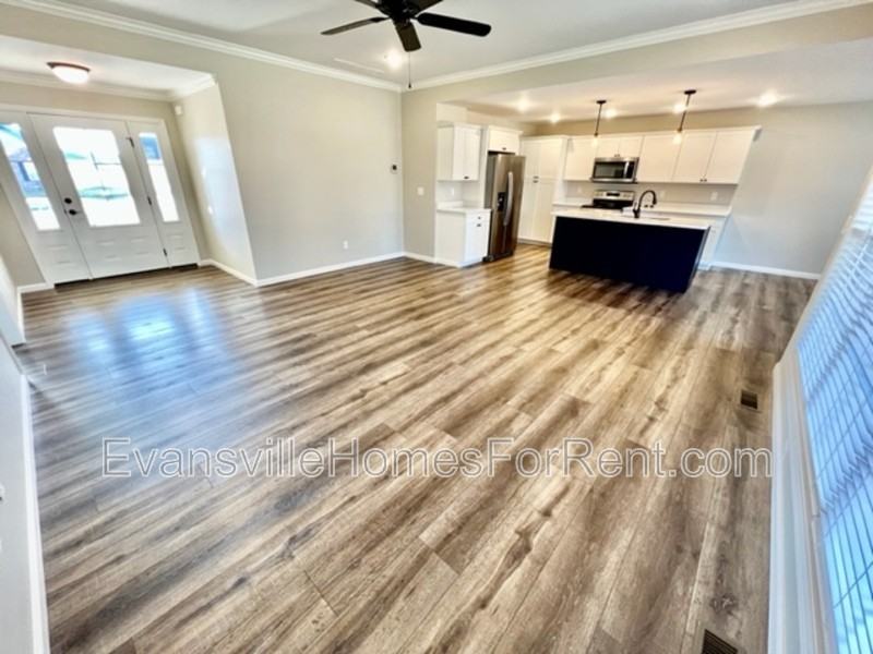 7420 Lyman Ct - Photo 4 of 16