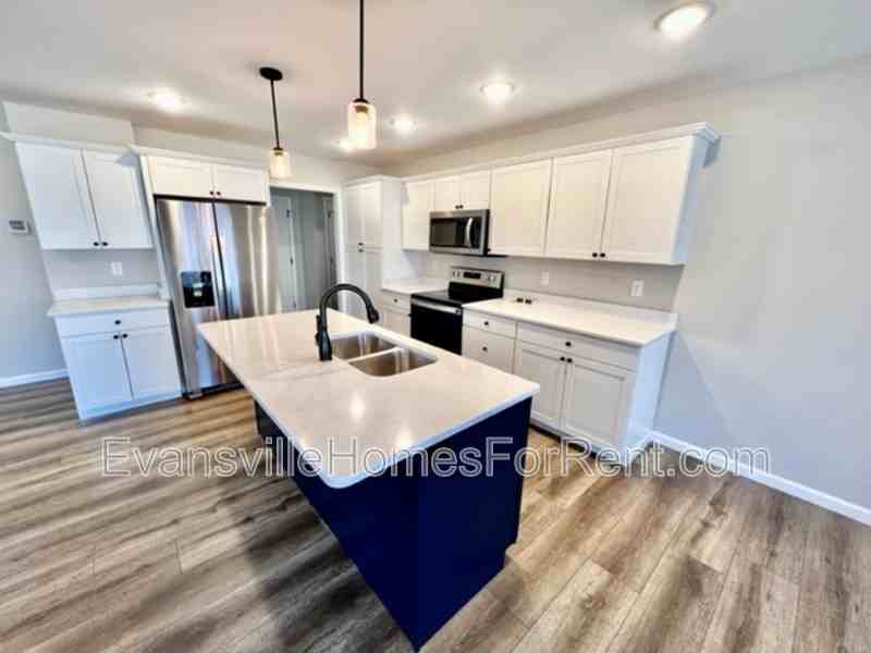 7420 Lyman Ct - Photo 6 of 16