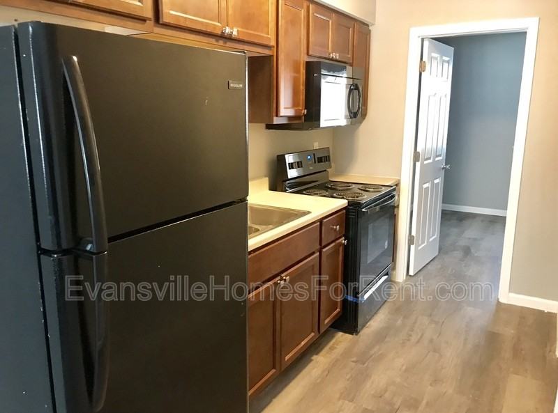 1323 Olive St - Photo 3 of 5