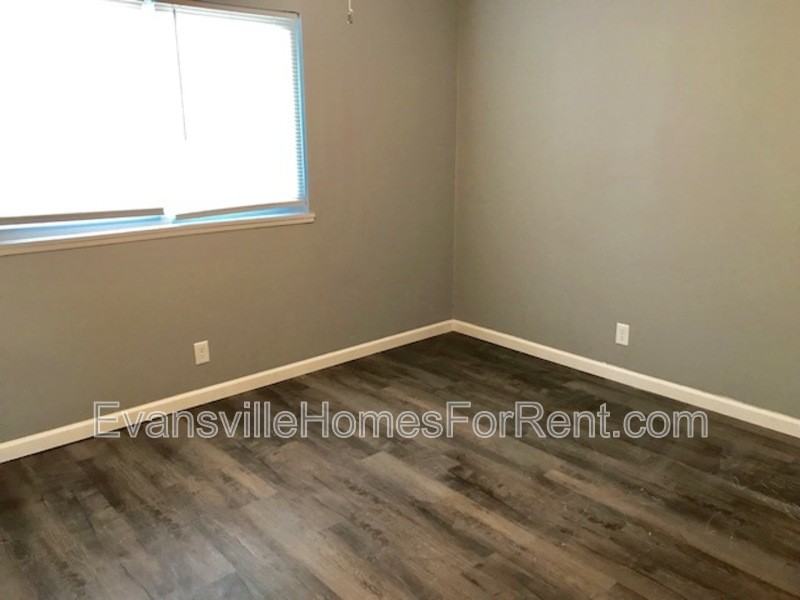 1323 Olive St - Photo 4 of 5