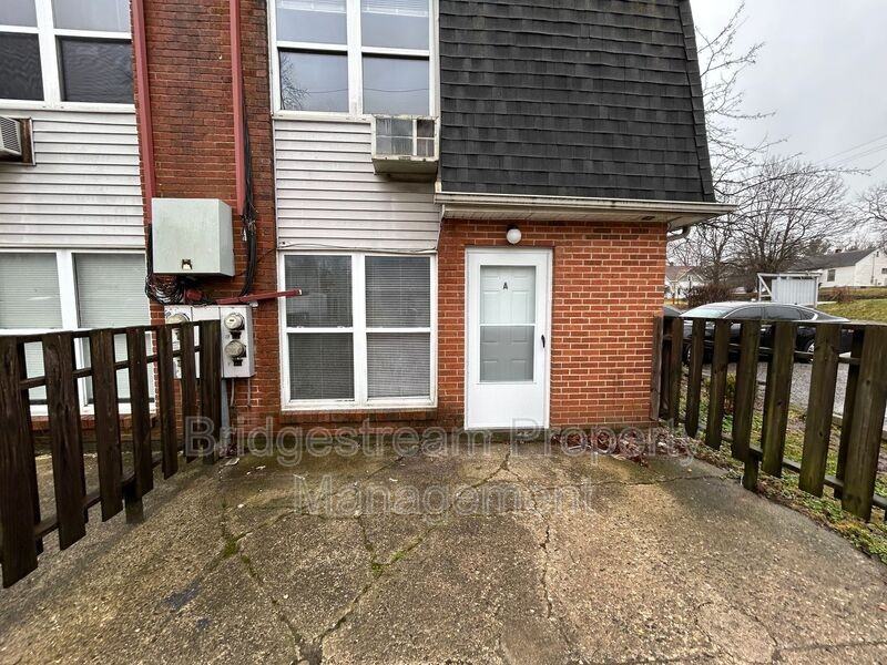 1490 S Burnett Rd #A - Photo 3 of 6