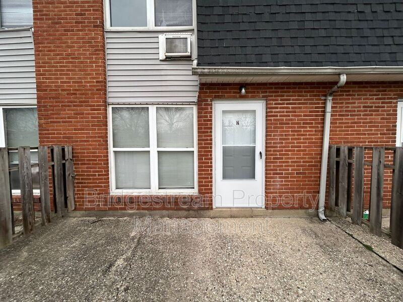 1490 S Burnett Rd #N - Photo 6 of 6