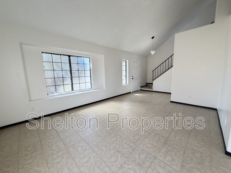 5239 N 78th Dr - Photo 3 of 30