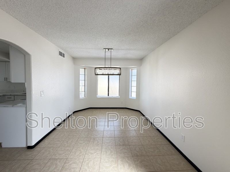 5239 N 78th Dr - Photo 5 of 30