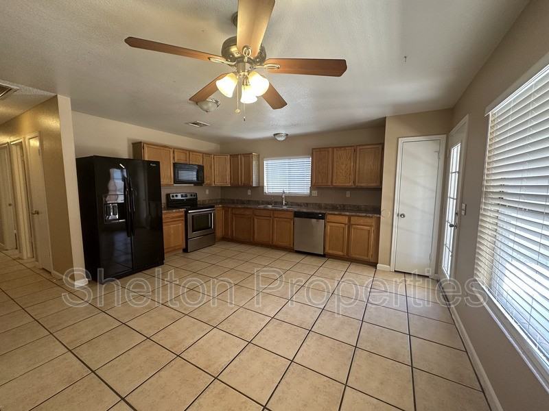 5028 N 102nd Ave - Photo 2 of 13