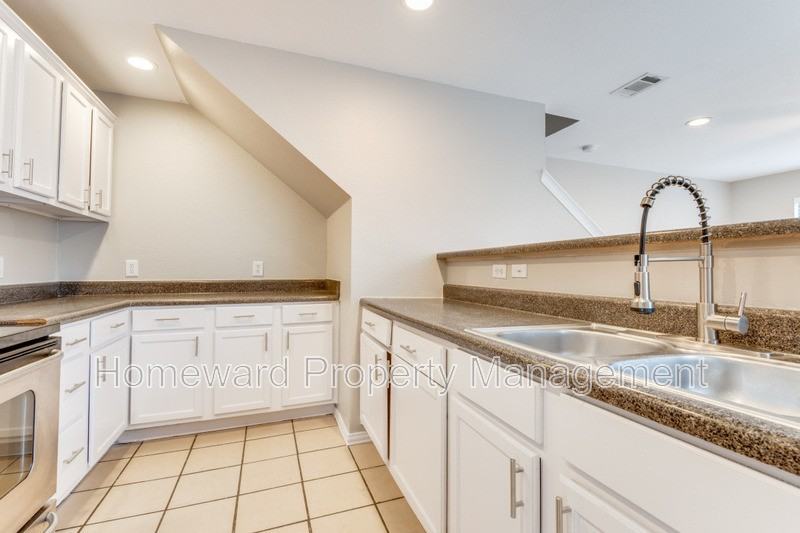 1911 May St - Photo 4 of 12