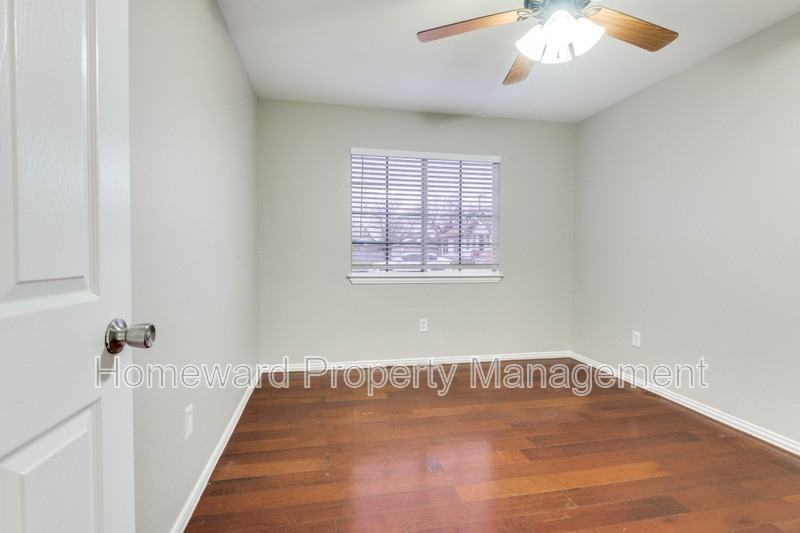 1911 May St - Photo 5 of 12