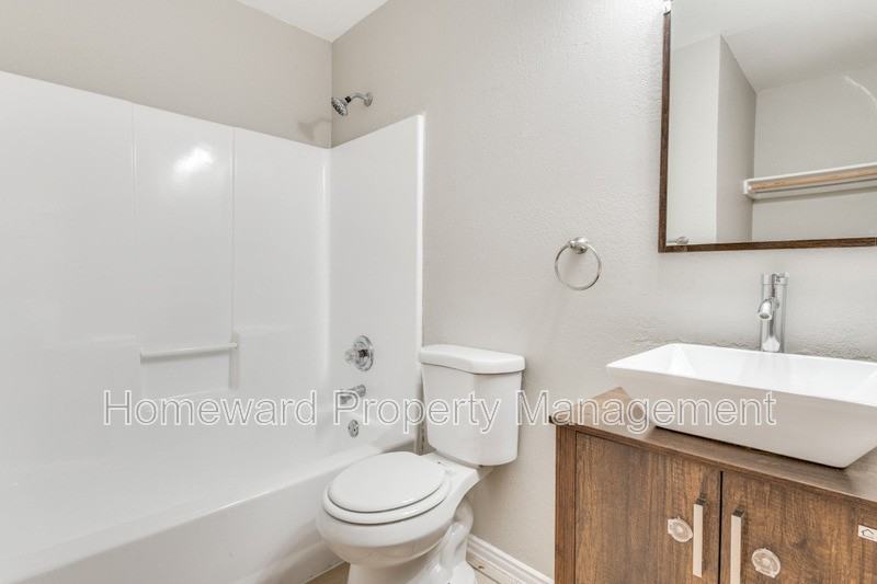 1911 May St - Photo 6 of 12