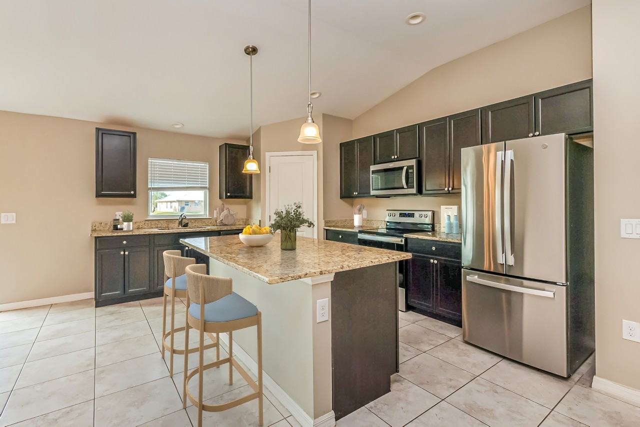 3312 3312 26th St SW - Photo 3 of 23