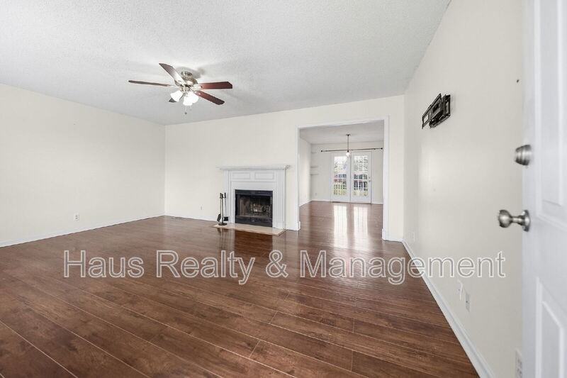 1361 Jenny Ln - Photo 4 of 37