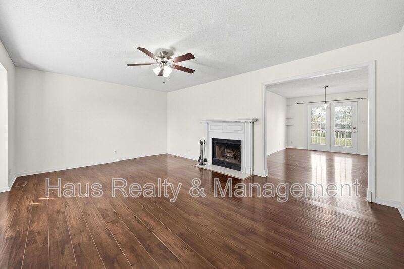 1361 Jenny Ln - Photo 5 of 37