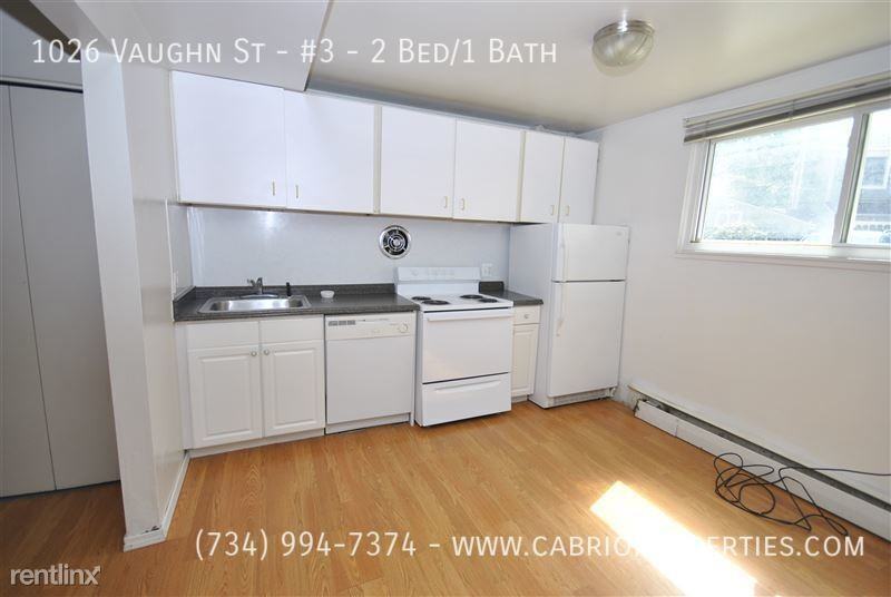 1026 Vaughn St - Photo 2 of 8