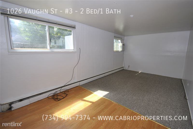 1026 Vaughn St - Photo 3 of 8