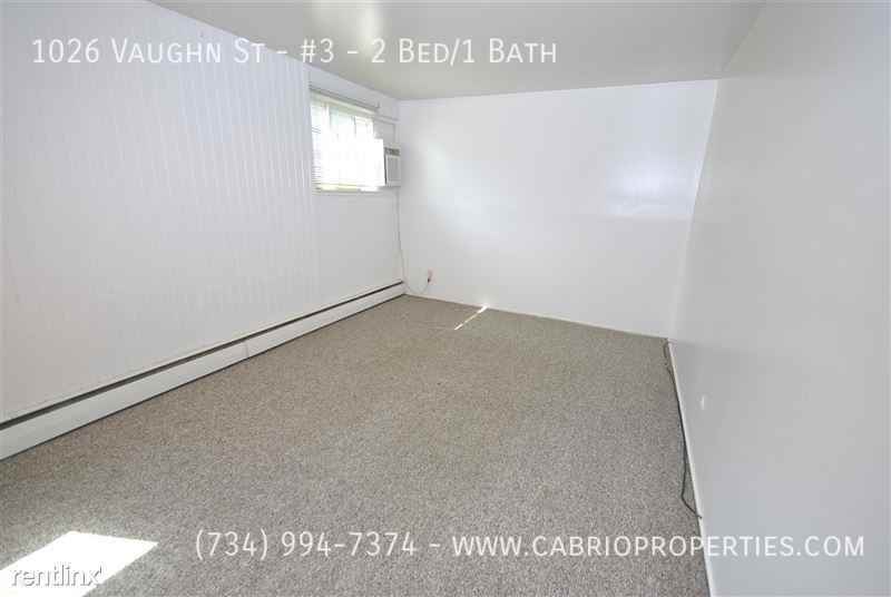 1026 Vaughn St - Photo 4 of 8