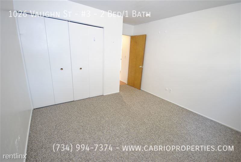 1026 Vaughn St - Photo 6 of 8