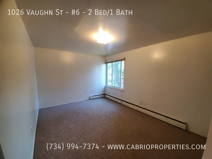 1026 Vaughn St - Photo 2 of 15