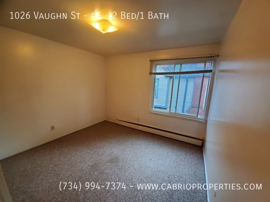 1026 Vaughn St - Photo 4 of 15