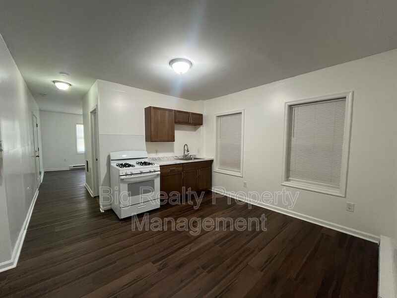 29 N Main St #2A - Photo 2 of 10