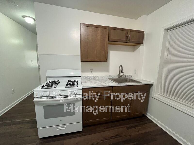 29 N Main St #2A - Photo 3 of 10