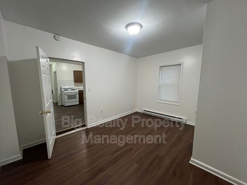 29 N Main St #2A - Photo 5 of 10