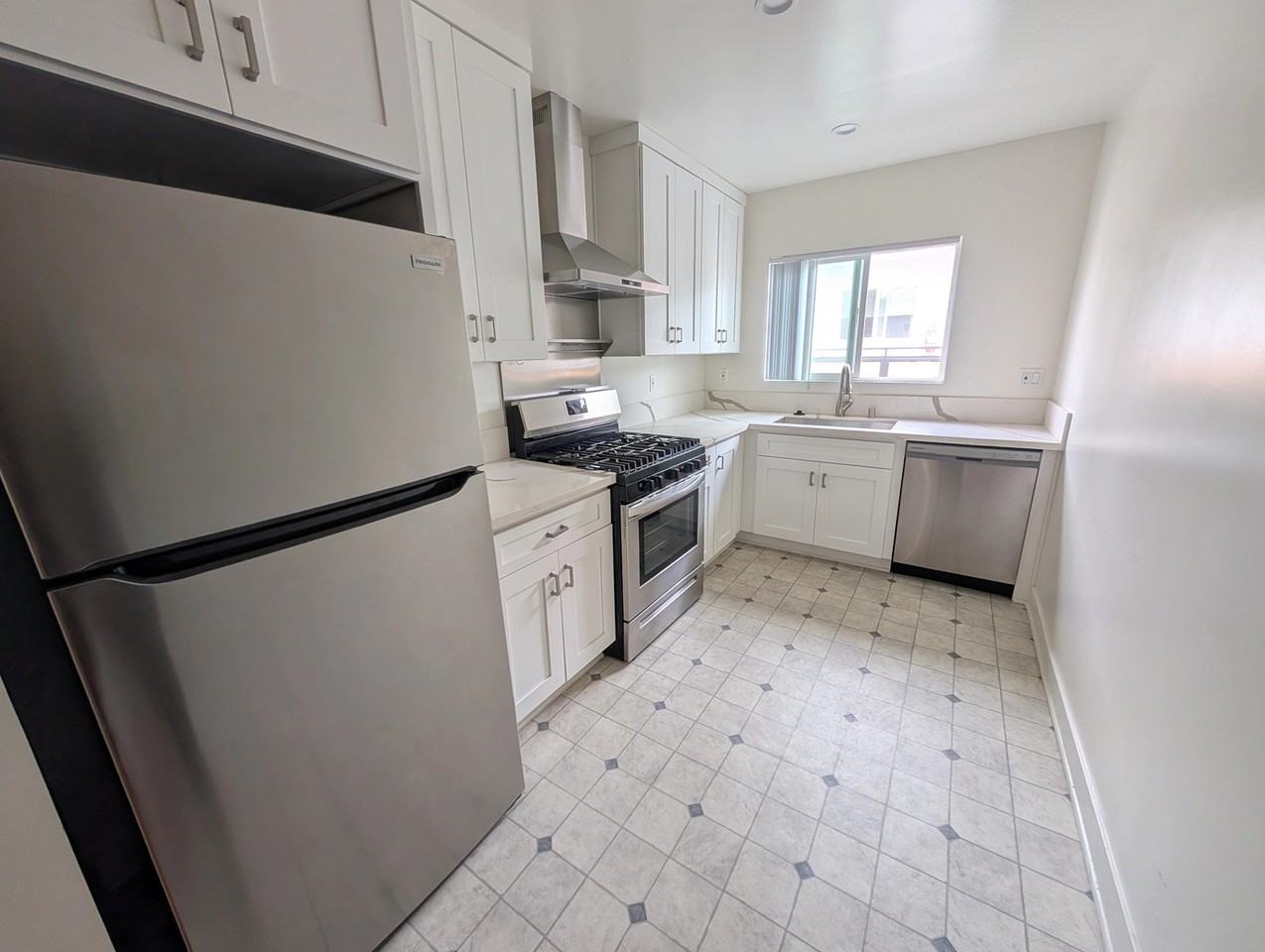 1514 S Orange Grove Ave - Photo 4 of 37