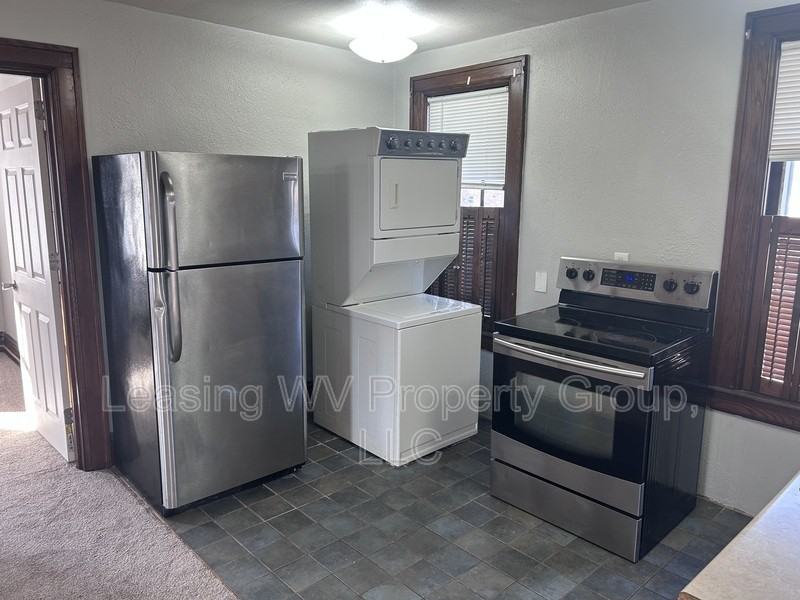 5722 Stiles Dr #B - Photo 3 of 7