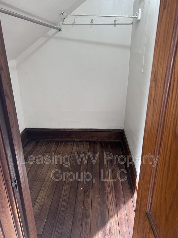 5722 Stiles Dr #B - Photo 4 of 7