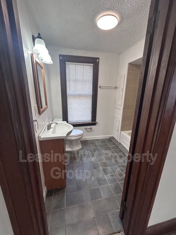 5722 Stiles Dr #B - Photo 5 of 7