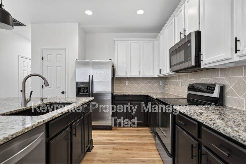 2 Blue Stone Ln - Photo 3 of 32