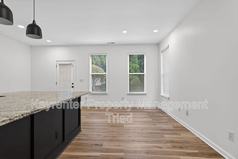 2 Blue Stone Ln - Photo 4 of 32