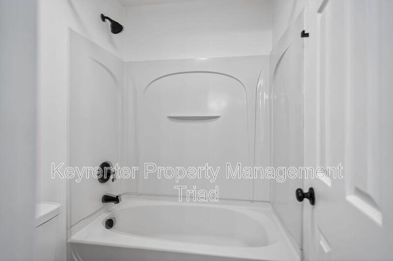 2 Blue Stone Ln - Photo 5 of 32