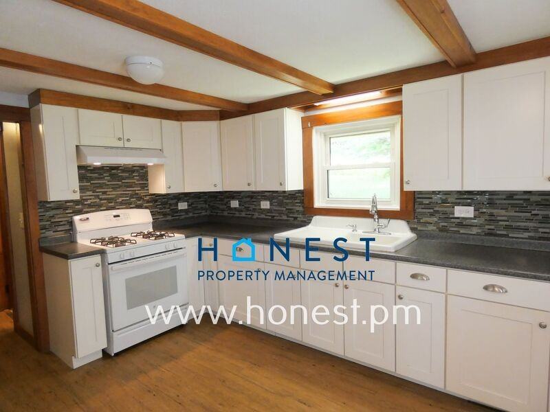 523 Memorial Dr - Photo 2 of 44