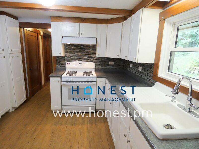 523 Memorial Dr - Photo 3 of 44