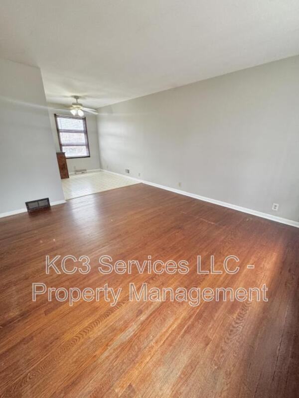 202 Nw 22nd St - Photo 4 of 12