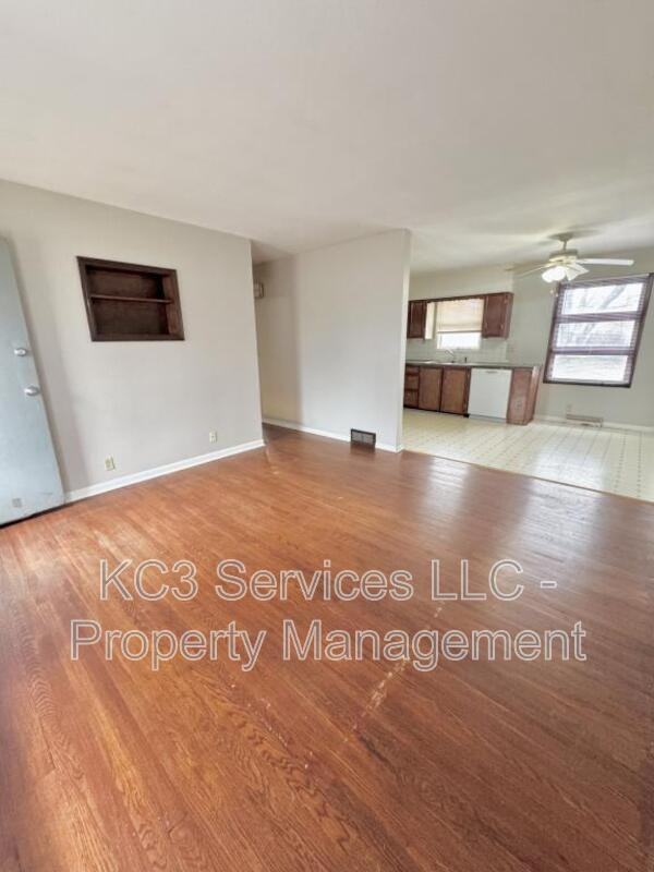 202 Nw 22nd St - Photo 5 of 12