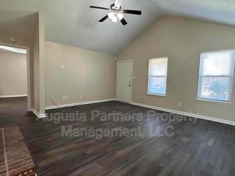 3520 Stafford St - Photo 4 of 26