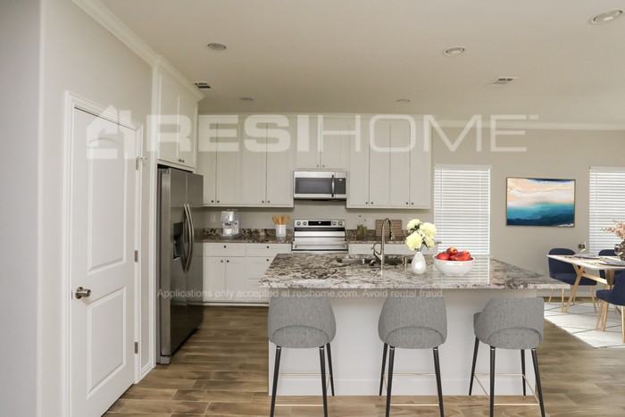 1223 S Rockwall Ave - Photo 2 of 16