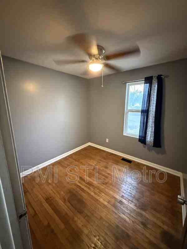 10365 Lord Dr - Photo 4 of 10