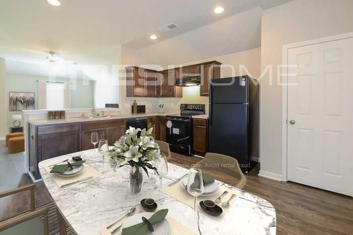 1060 Brookhaven Dr - Photo 2 of 17