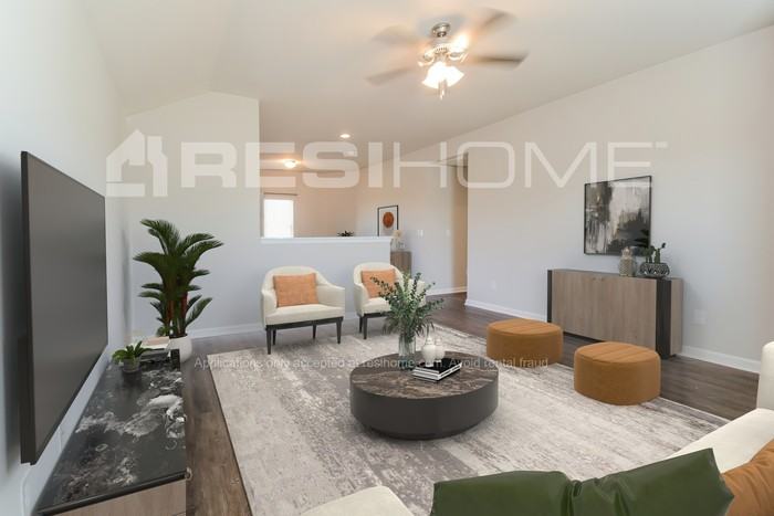 1060 Brookhaven Dr - Photo 4 of 17