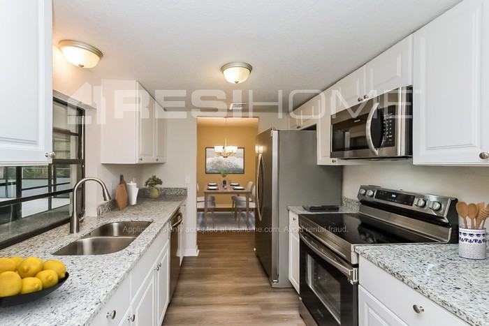 9049 Blackstone St - Photo 4 of 19