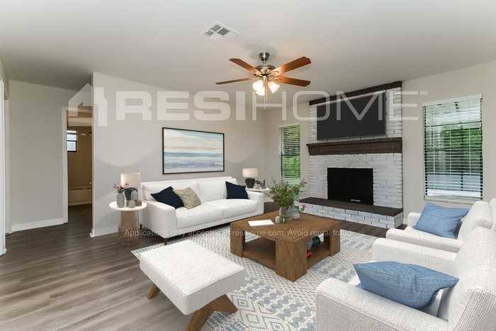 9049 Blackstone St - Photo 6 of 19