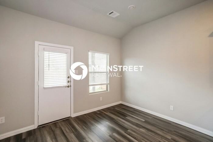 2137 Sun Star Dr - Photo 4 of 17