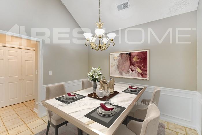 513 Baronne St - Photo 3 of 16