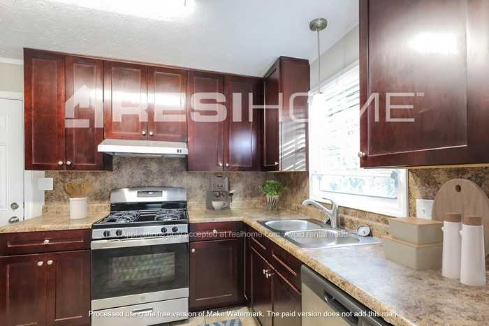 445 Queen Aliese Ln - Photo 2 of 19